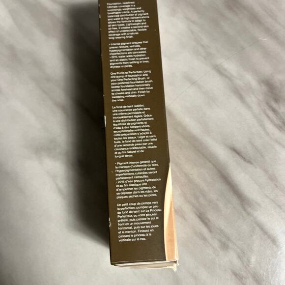 Becca Ultimate Coverage 24 Hour Foundation Shell - Picture 4 of 5